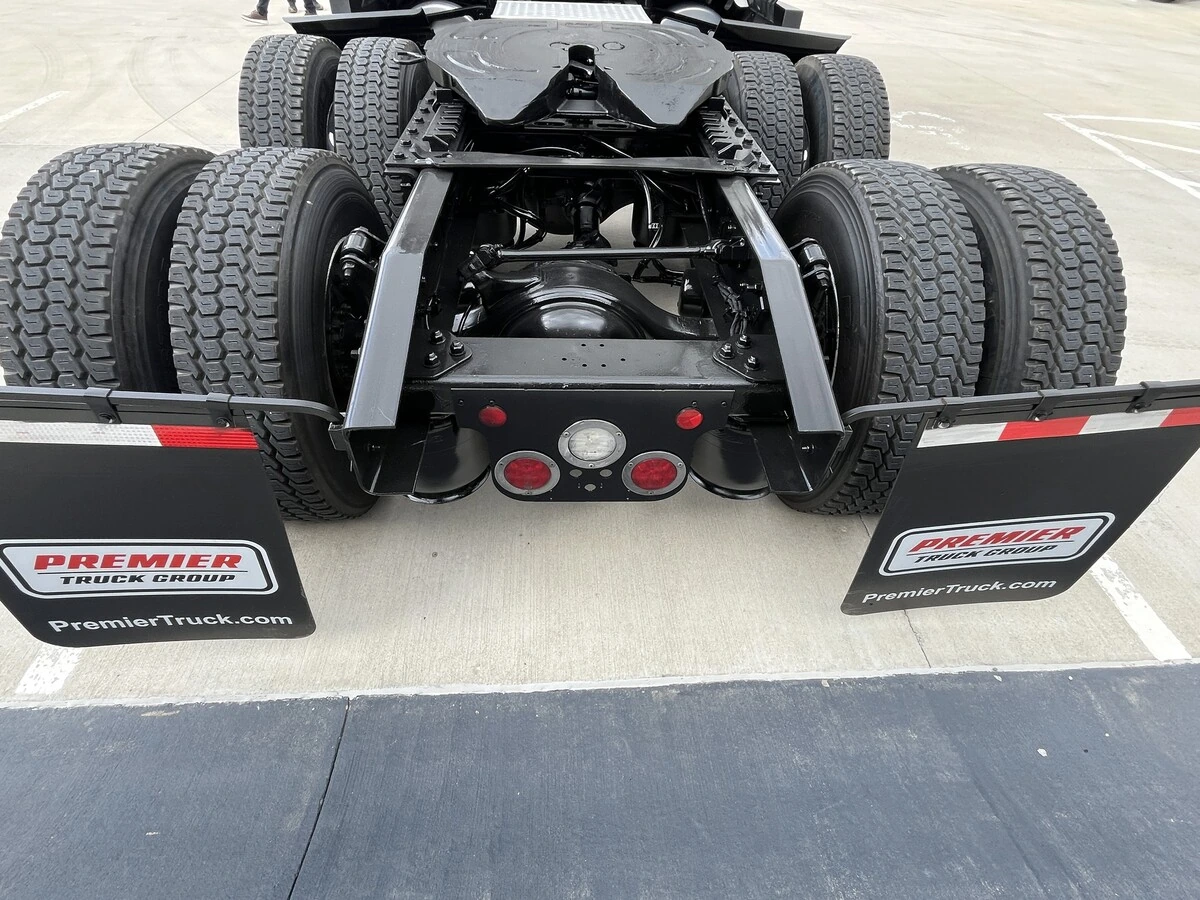 2023 Freightliner Cascadia - image 16