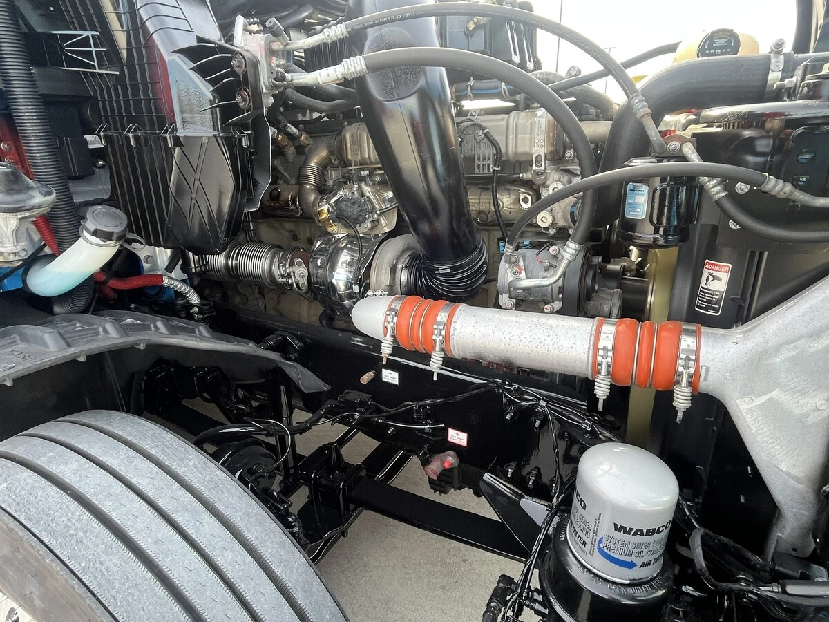 2022 Freightliner Cascadia - image 13