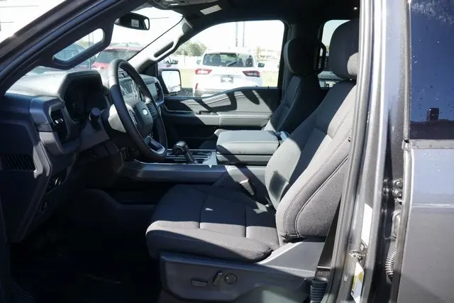 2025 Ford F-150 XLT photo 2