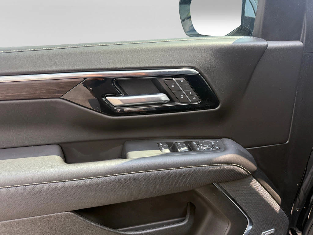 2025 Chevrolet Suburban Premier - Photo 20