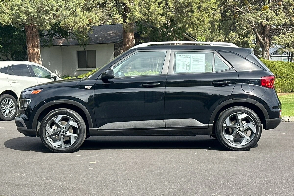 2025 Hyundai Venue SEL - Photo 7