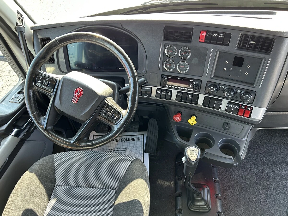 2023 Kenworth T880 — photo 6