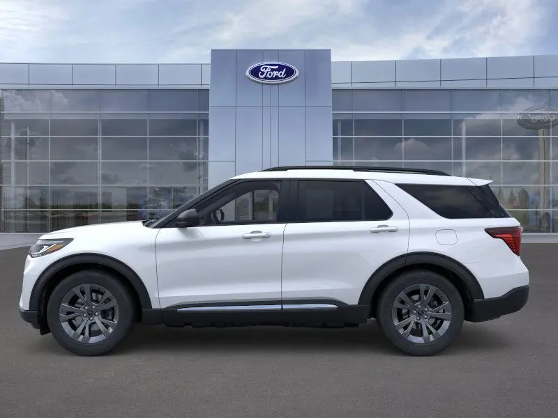 2025 Ford Explorer photo 2