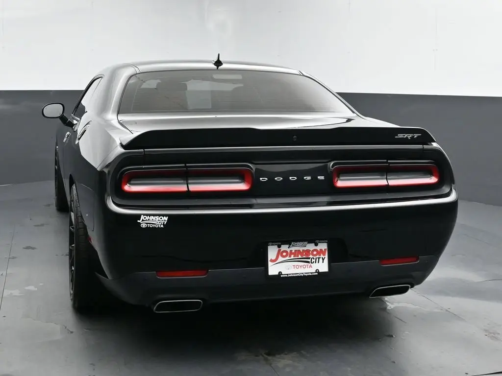 2016 Dodge Challenger SRT8 392 photo 5