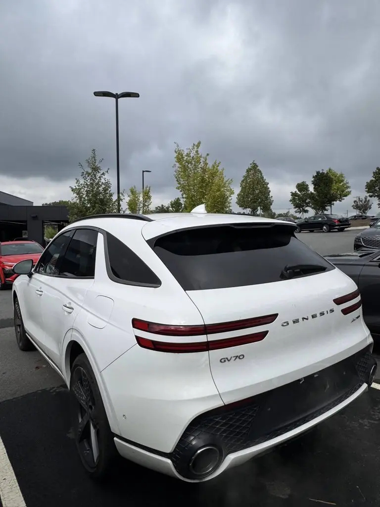 2022 Genesis GV70 3.5T Sport Prestige photo 5