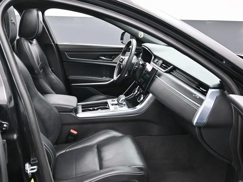 2022 Jaguar XF R-Dynamic SE photo 34