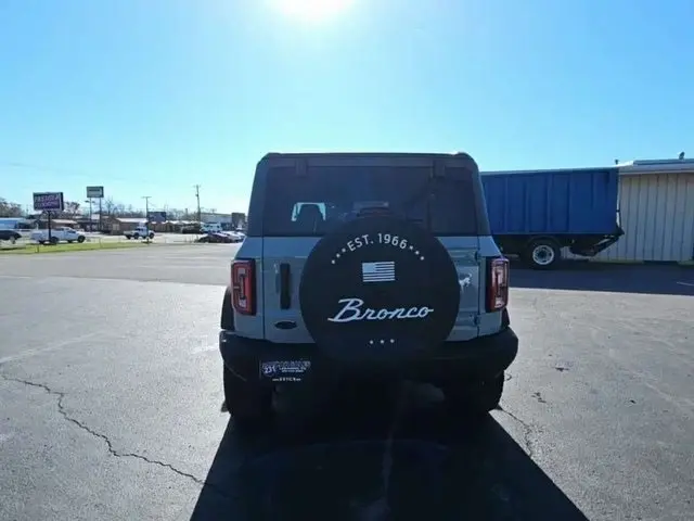 2022 Ford Bronco Badlands photo 2