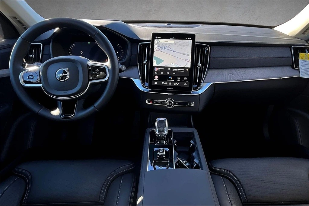 2026 Volvo - image 5