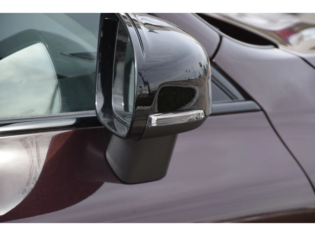 2026 Volvo - image 26