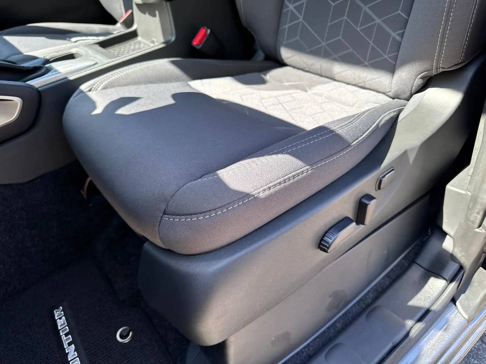 2025 Nissan Frontier SV photo 15