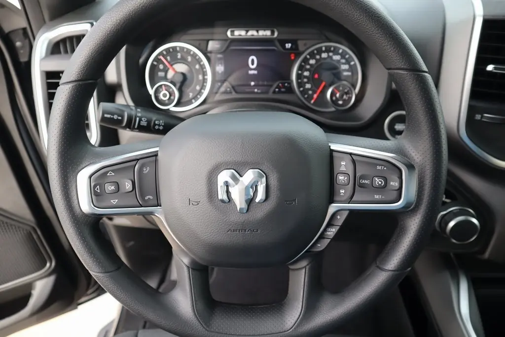 2025 Ram 1500 Tradesman photo 3