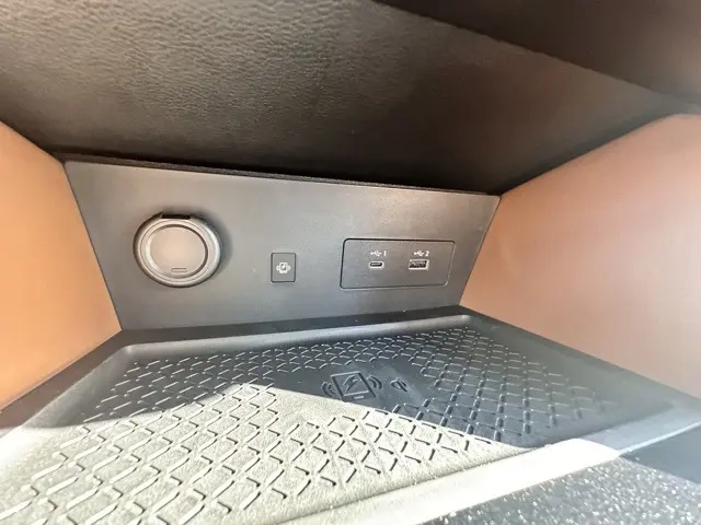 2025 Nissan Pathfinder Platinum photo 18