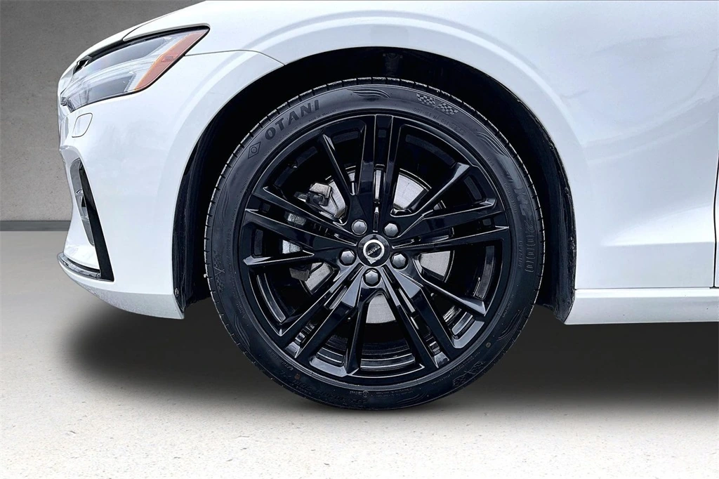 2023 Volvo - image 34