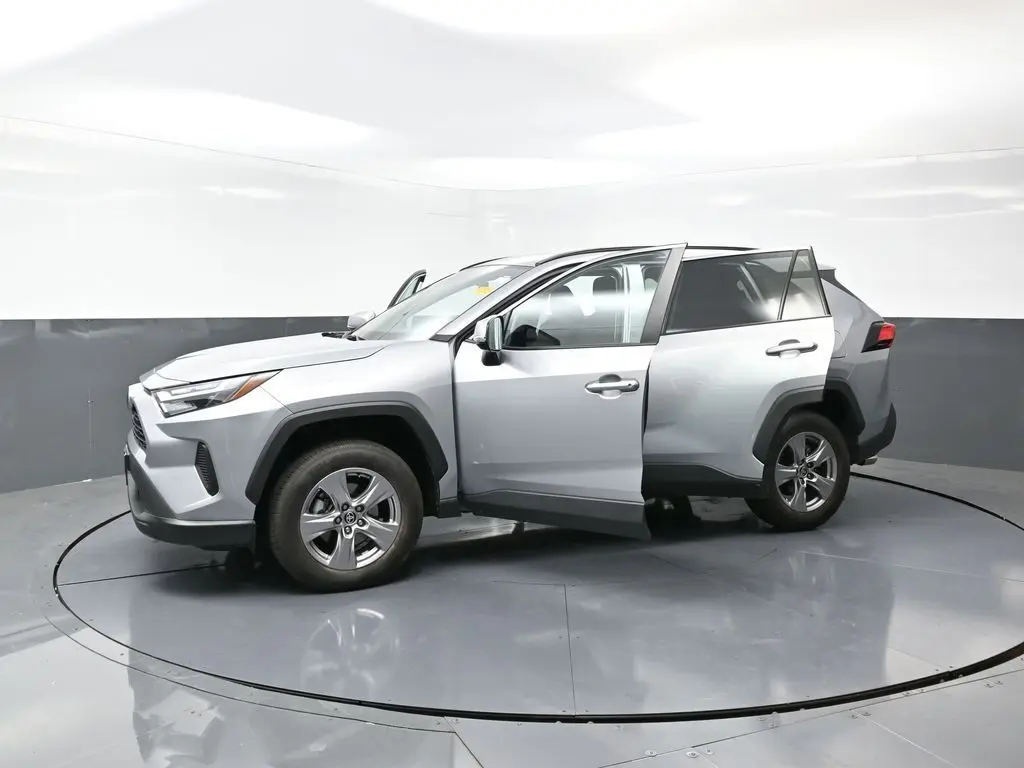 2024 Toyota RAV4 XLE photo 42