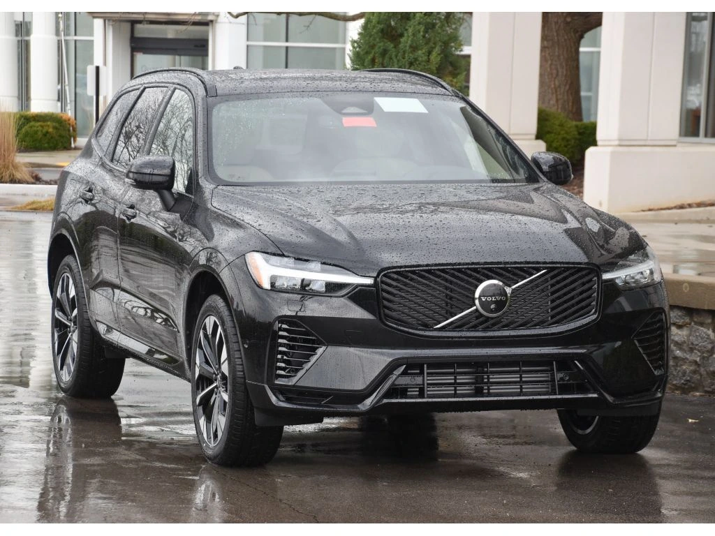 2026 Volvo - image 2