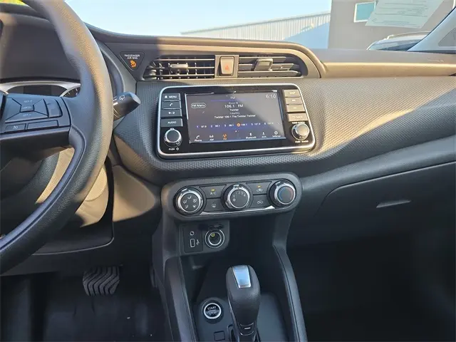2025 Nissan Kicks Play S photo 21