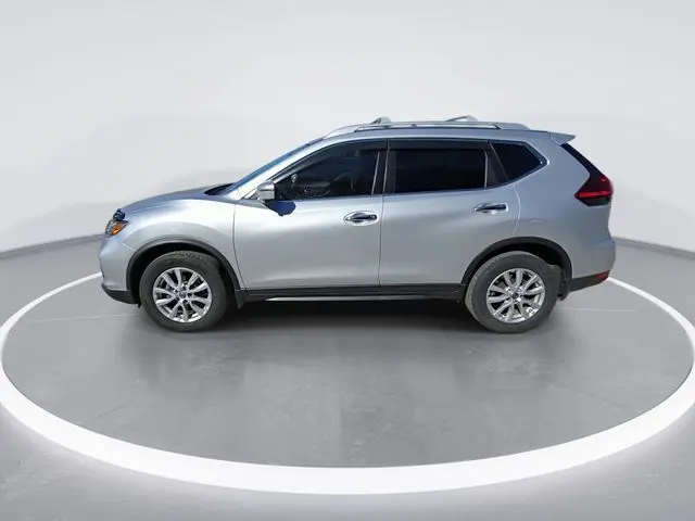 2017 Nissan Rogue SV photo 4
