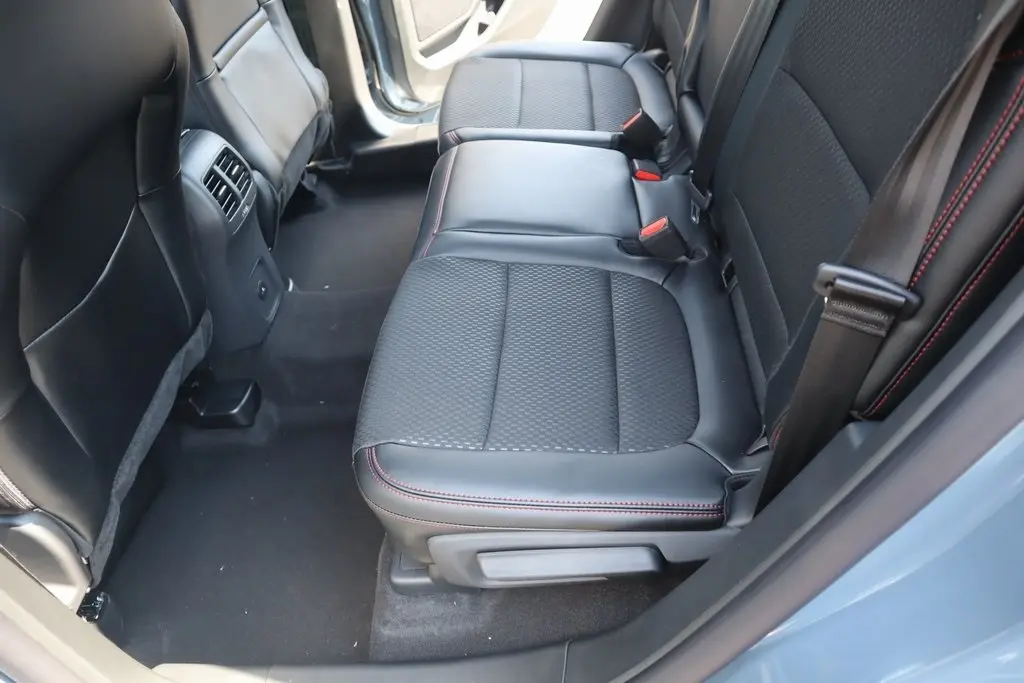2026 Ford Escape ST-Line photo 11