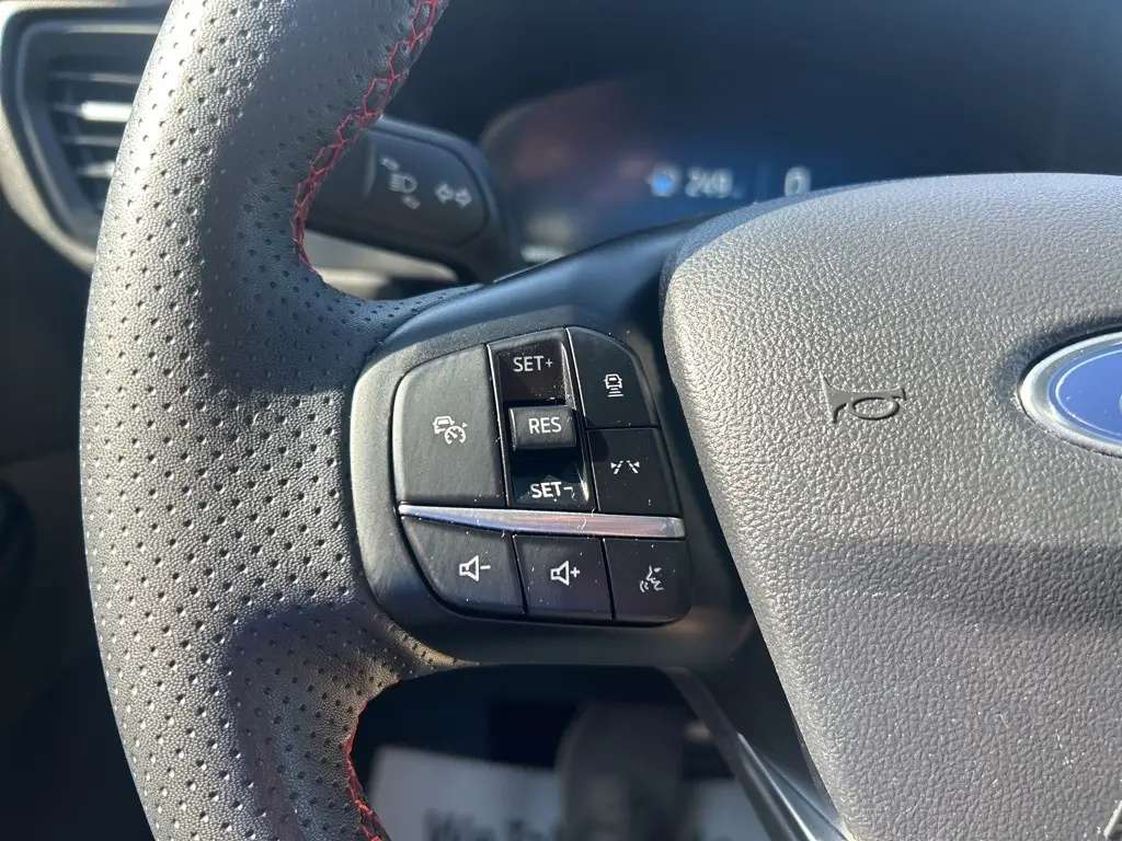 2023 Ford Escape ST-Line Select photo 24