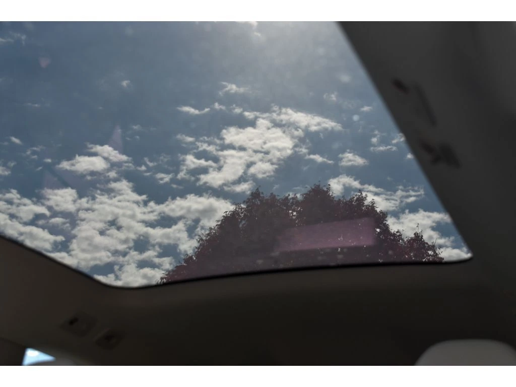 2025 Volvo - image 15