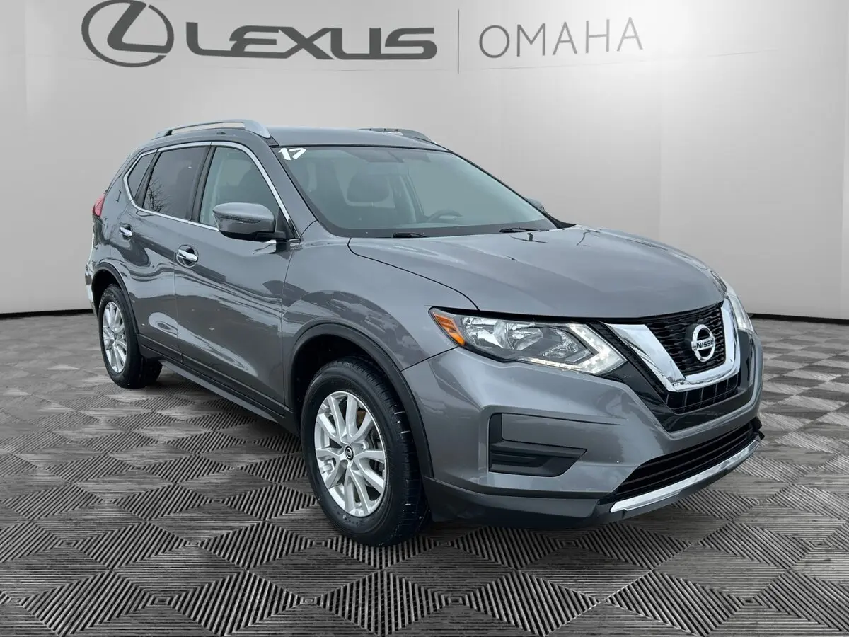 2017 Nissan Rogue SV's photo