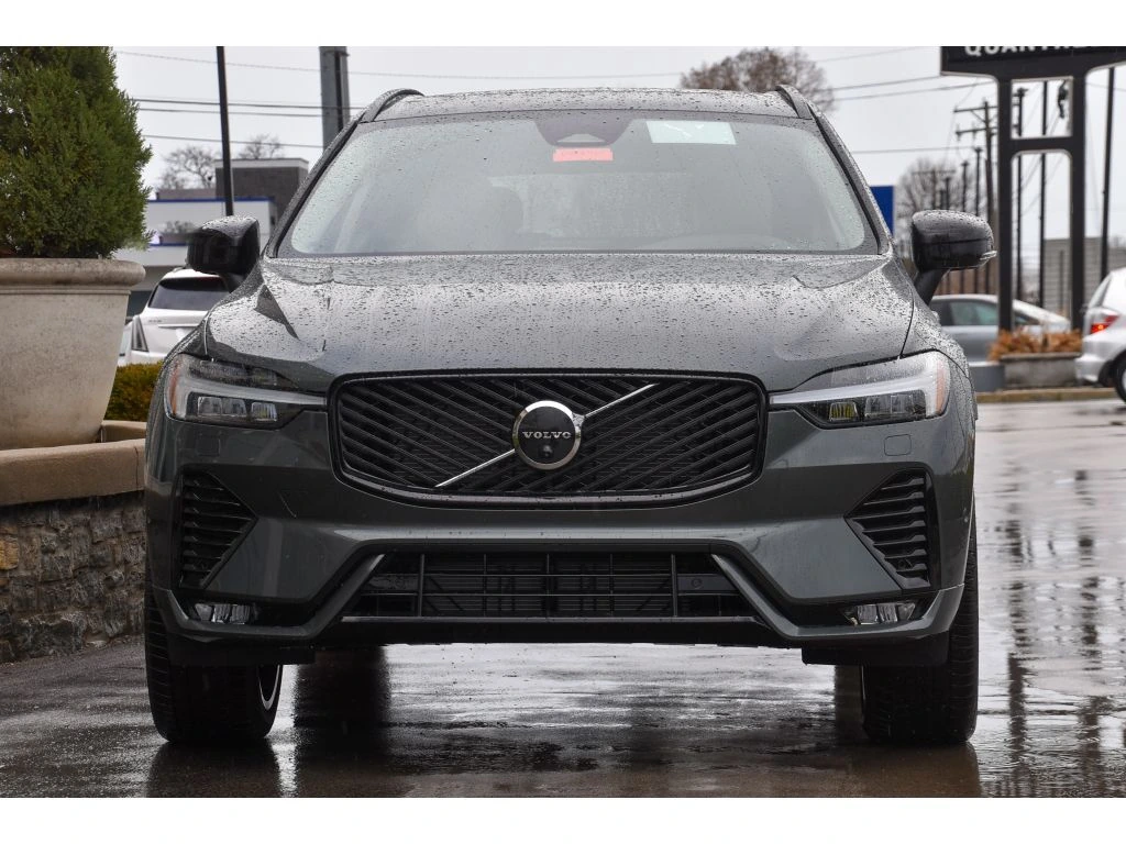 2026 Volvo - image 9