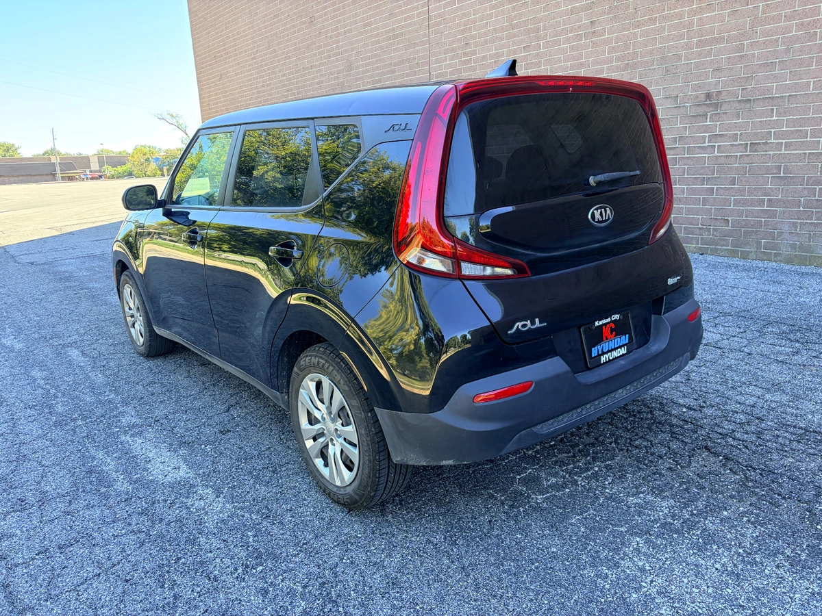 Used 2020 Kia Soul LX with VIN KNDJ23AU3L7721149 for sale in Kansas City