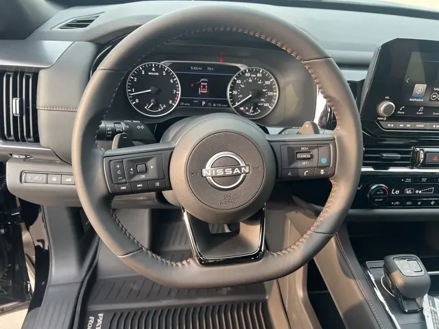 2025 Nissan Pathfinder Rock Creek photo 10