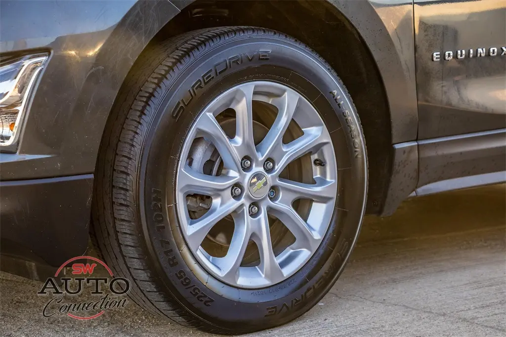 2019 Chevrolet Equinox LT photo 3