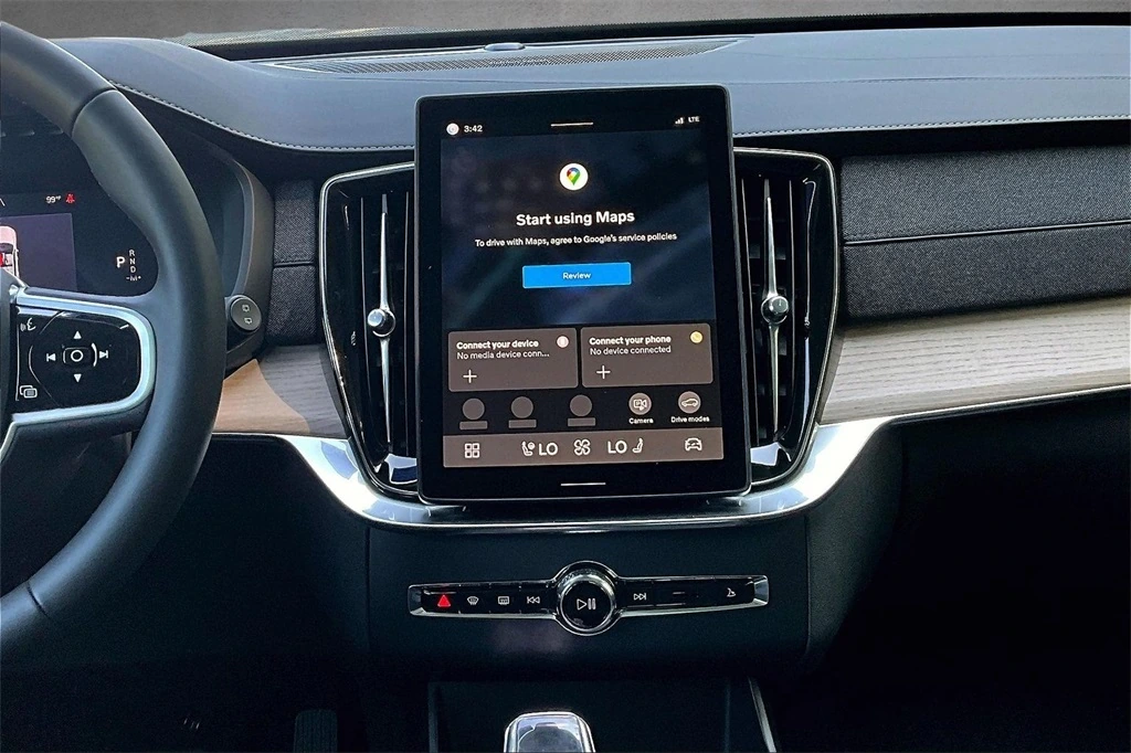 2026 Volvo - image 6