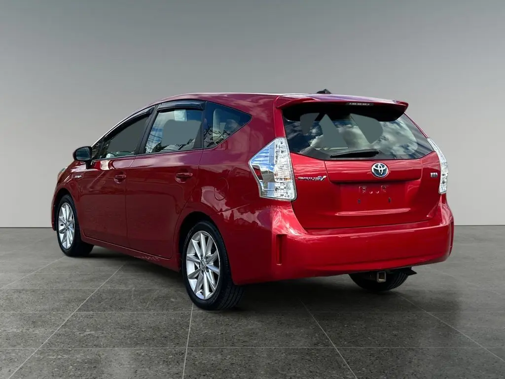2014 Toyota Prius V Five photo 5