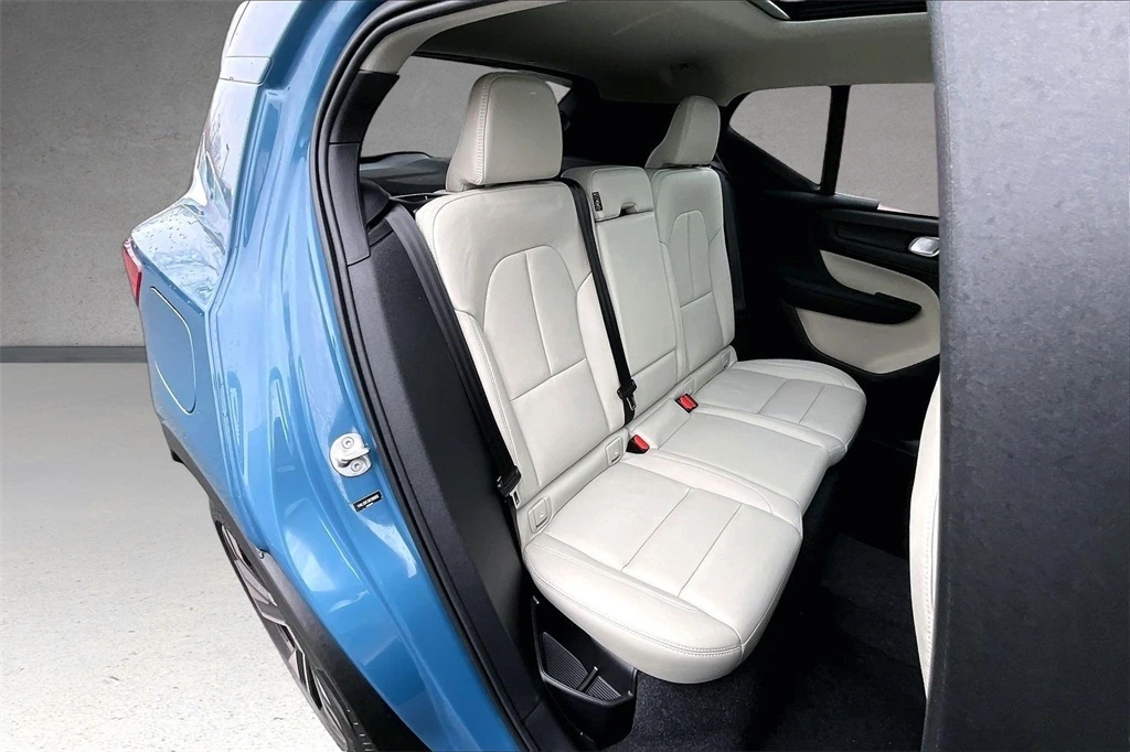 2024 Volvo - image 25