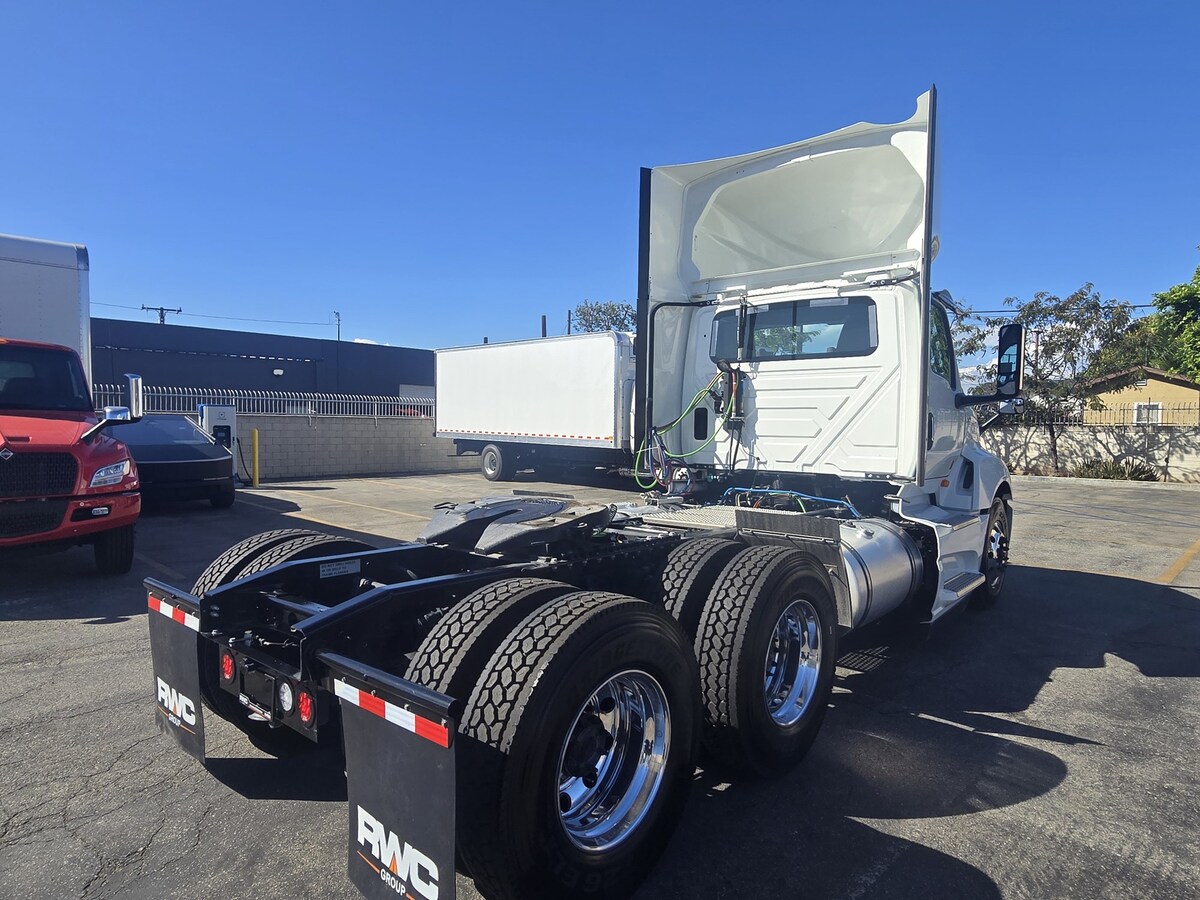 2026 International LT in CA — photo 5