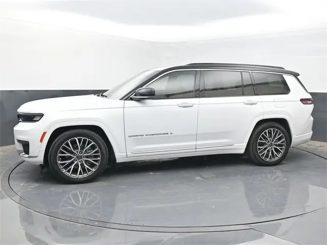 2024 Jeep Grand Cherokee L Summit photo 2