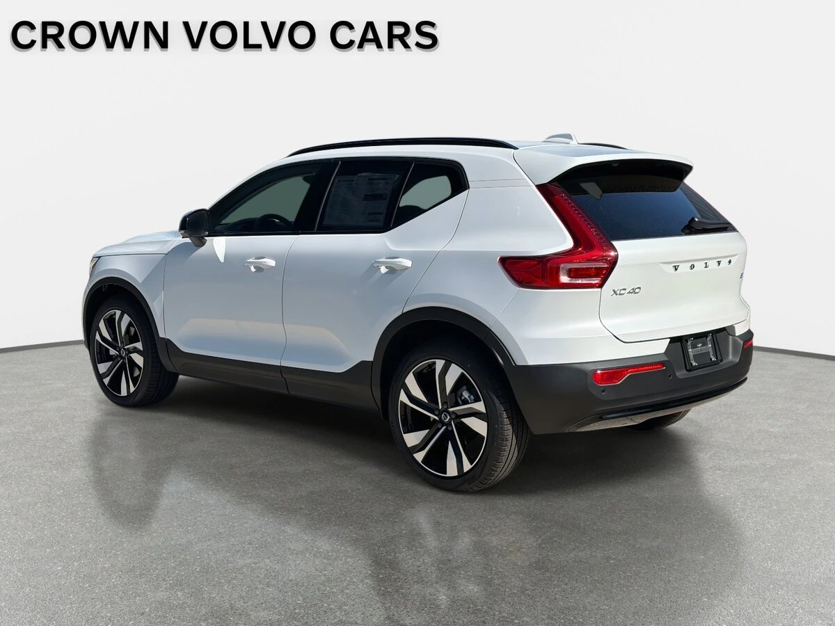2026 Volvo - image 7