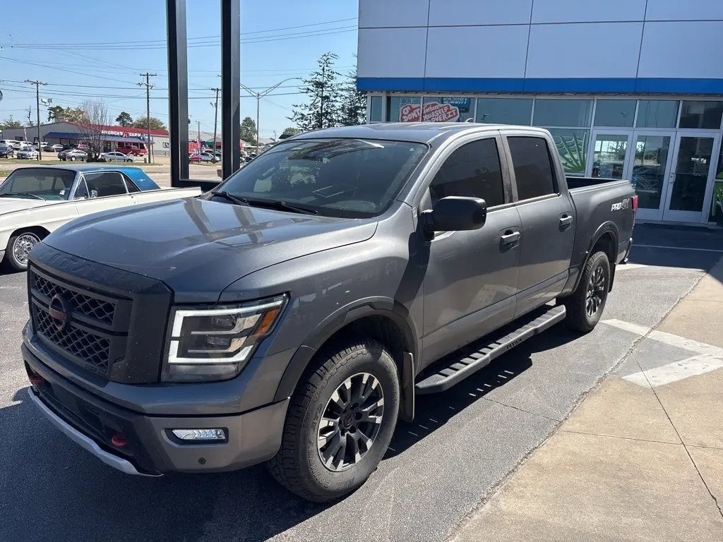 2023 Nissan Titan PRO-4X photo 2