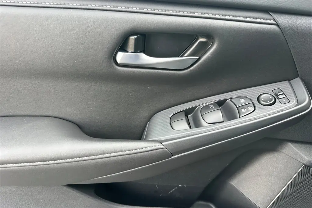 2025 Nissan Sentra SV photo 11