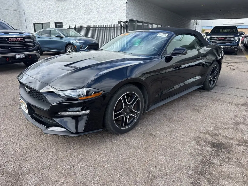 2023 Ford Mustang Premium photo 3