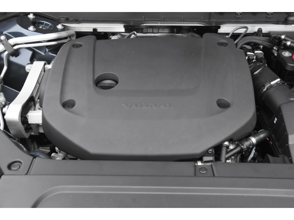 2026 Volvo - image 23