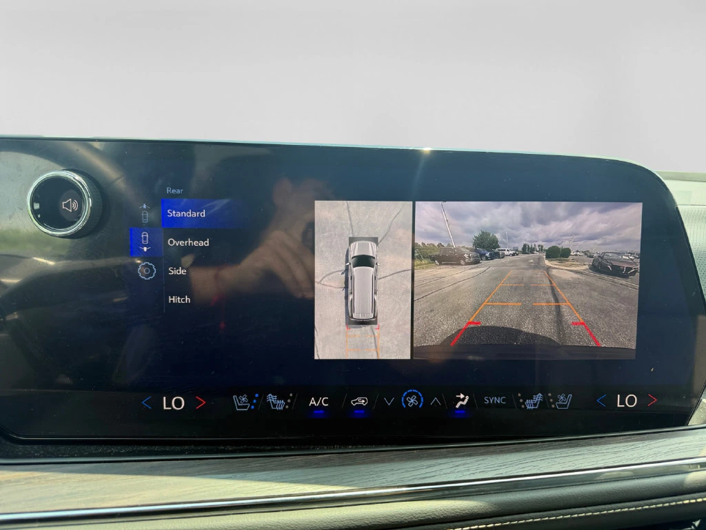 2025 Chevrolet Suburban Premier - Photo 26