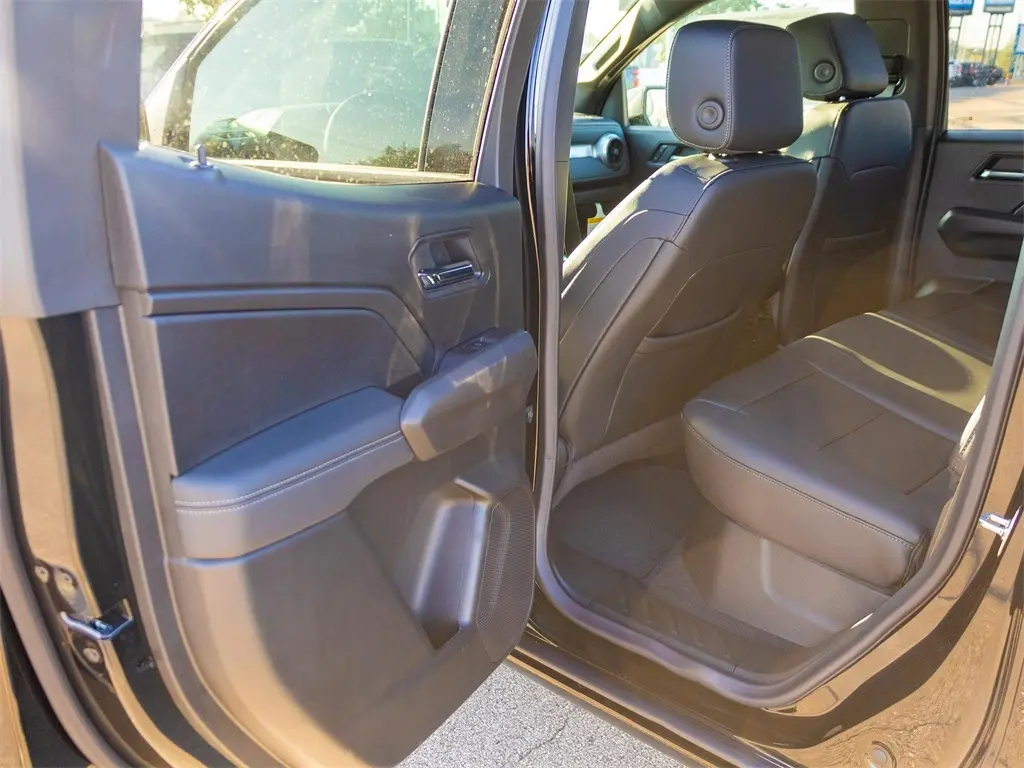 2026 Chevrolet Colorado LT photo 17