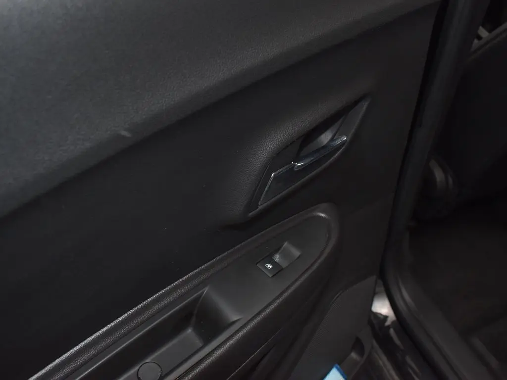 2020 Chevrolet Trax LT photo 23