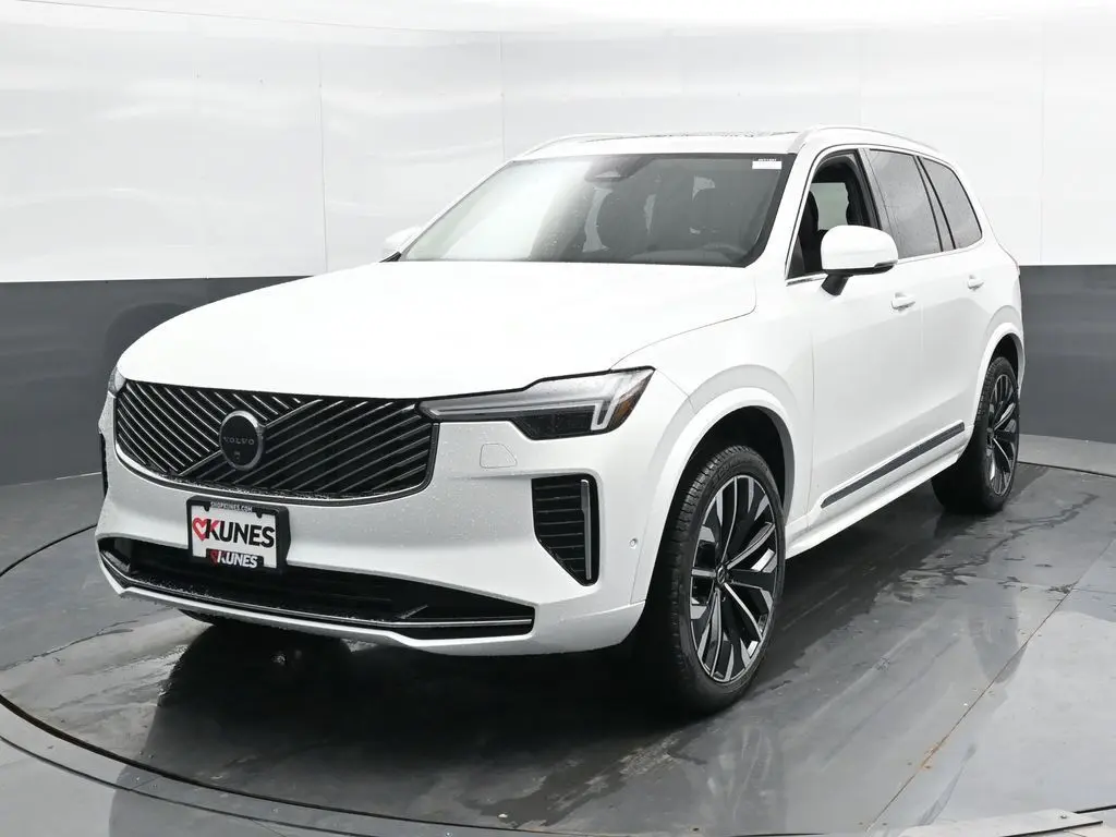 2025 Volvo - image 6