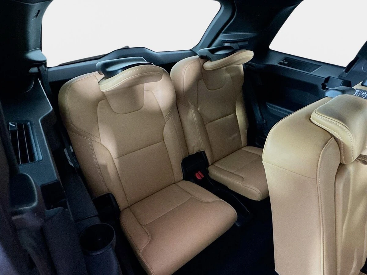 2022 Volvo - image 29