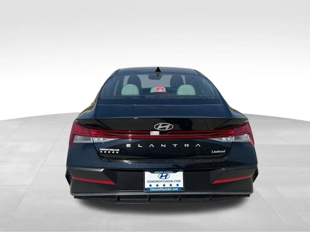 2025 Hyundai Elantra Limited photo 7