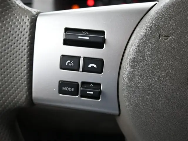 2016 Nissan Frontier SV photo 16