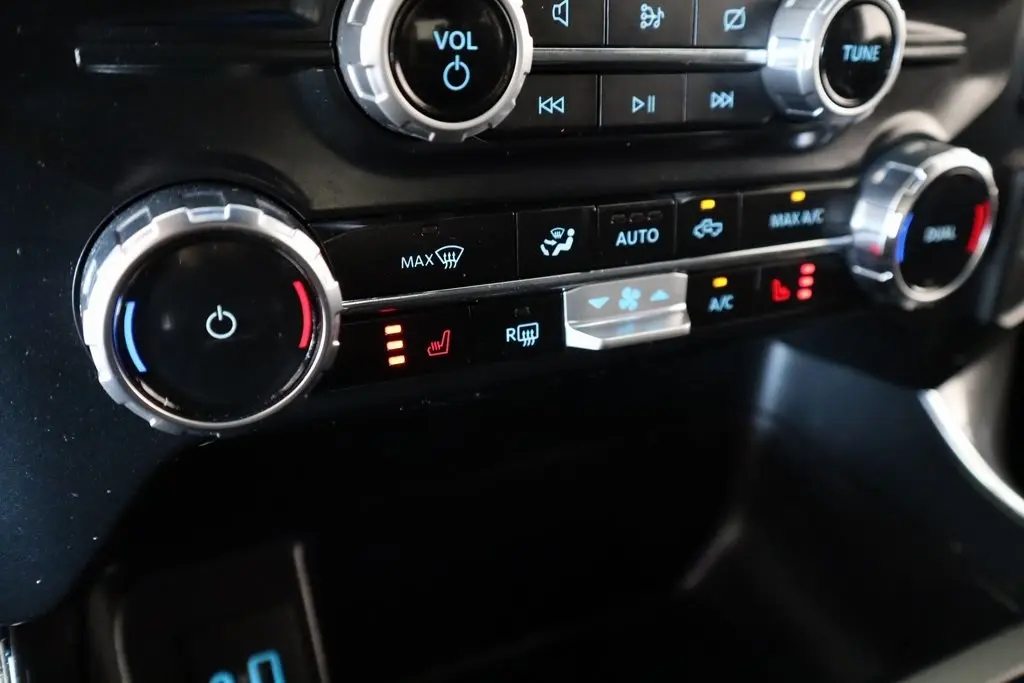 2023 Ford F-150 XLT photo 8