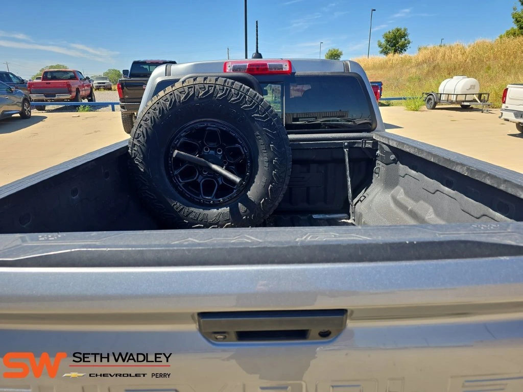 2024 Chevrolet Colorado ZR2 - Photo 13