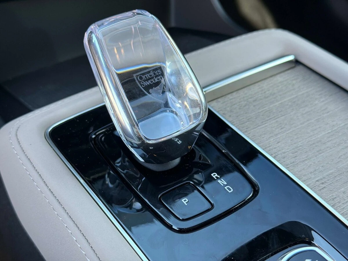 2026 Volvo - image 25