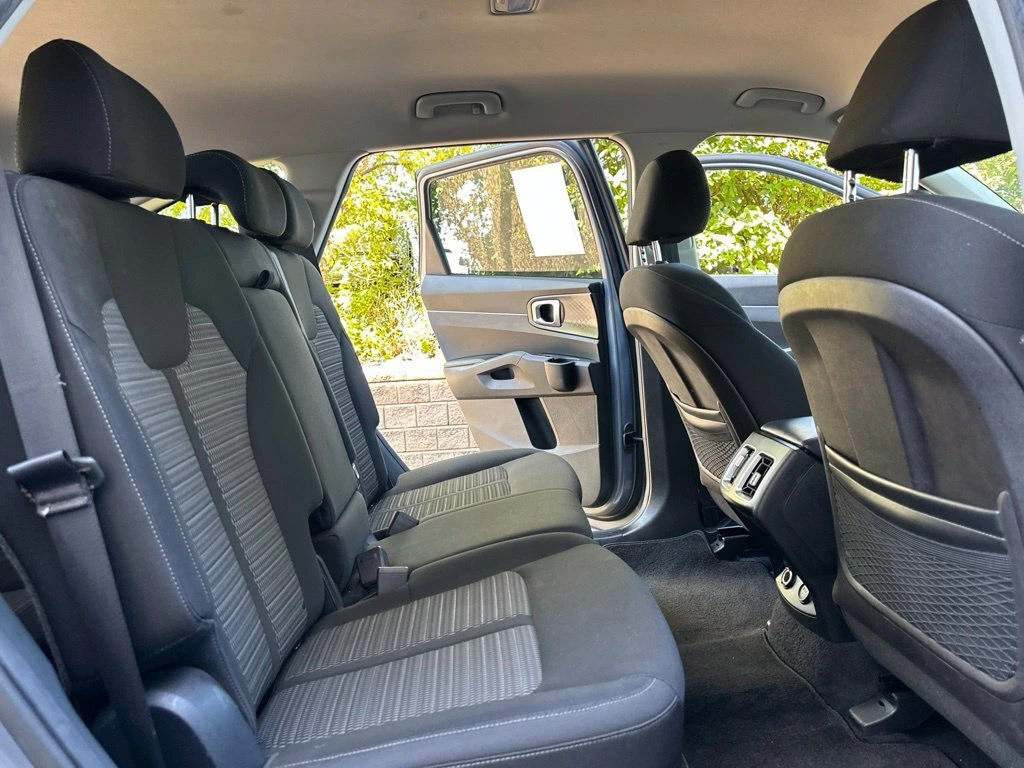 2022 Kia Sorento LX - Photo 25